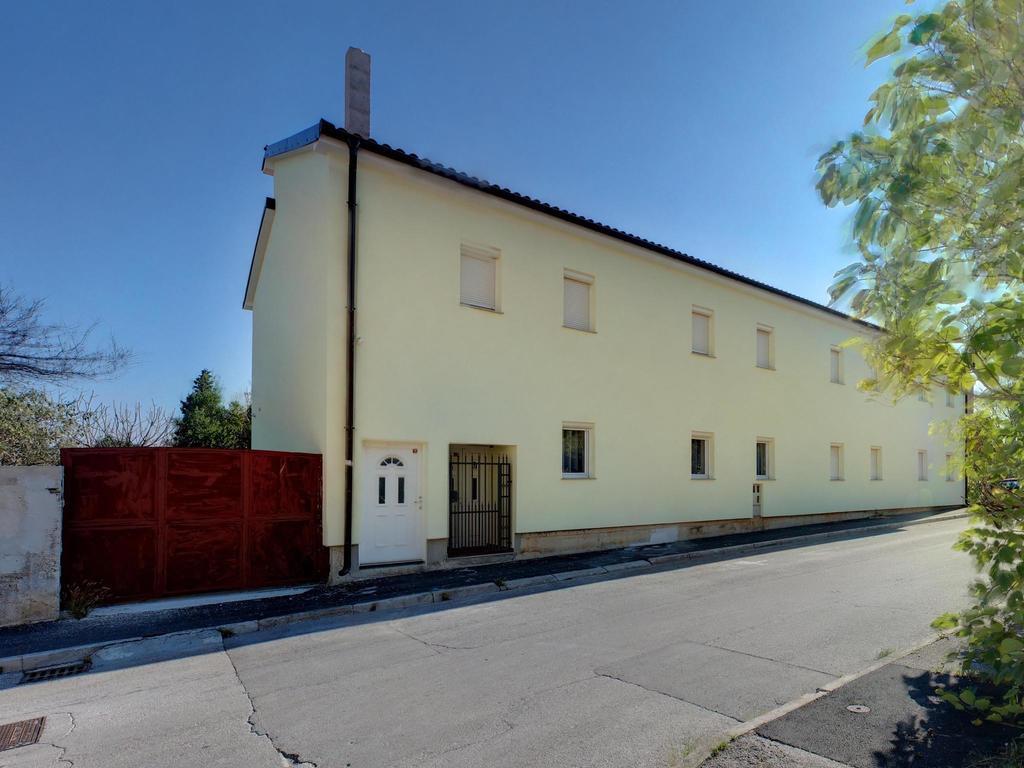 Cinema House Single & Double Rooms & Studio Apartments プーラ エクステリア 写真