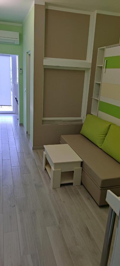 Cinema House Single & Double Rooms & Studio Apartments プーラ エクステリア 写真
