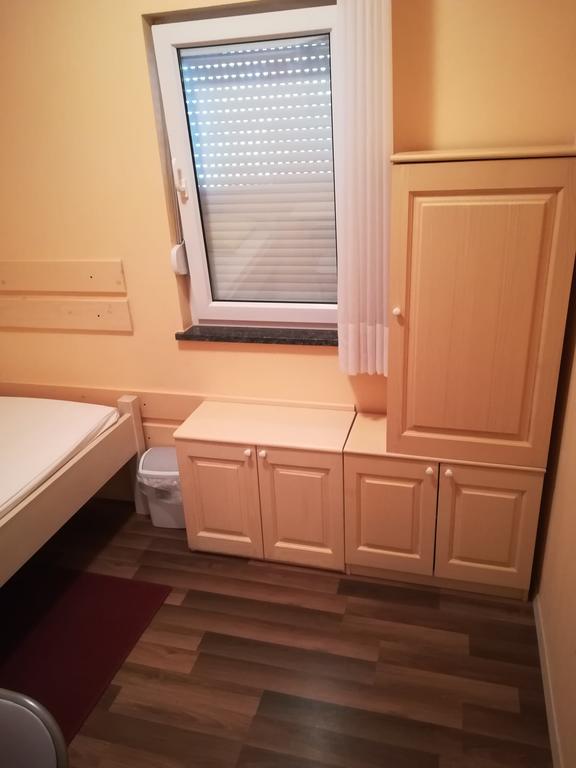 Cinema House Single & Double Rooms & Studio Apartments プーラ エクステリア 写真