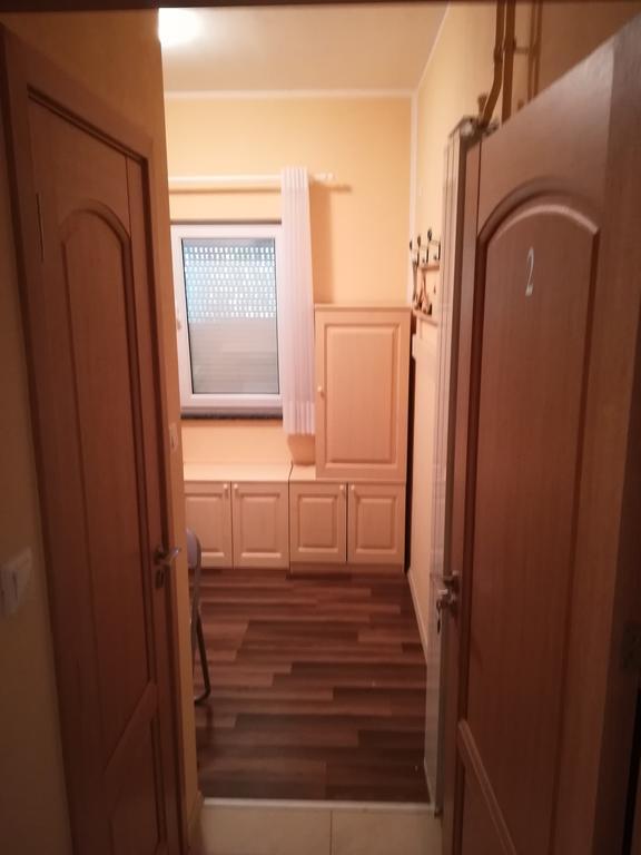 Cinema House Single & Double Rooms & Studio Apartments プーラ エクステリア 写真