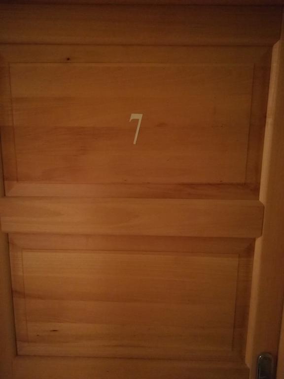 Cinema House Single & Double Rooms & Studio Apartments プーラ エクステリア 写真