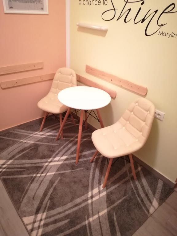 Cinema House Single & Double Rooms & Studio Apartments プーラ エクステリア 写真