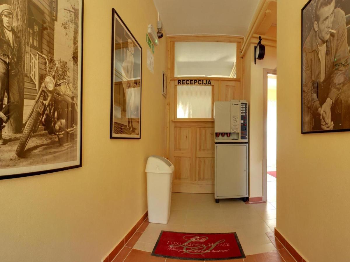 Cinema House Single & Double Rooms & Studio Apartments プーラ 部屋 写真